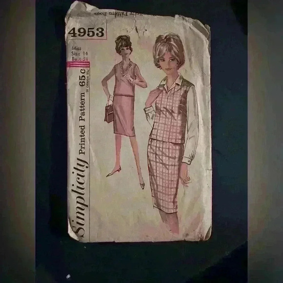 Vintage Simplicity Sewing Pattern - Picture 1 of 2